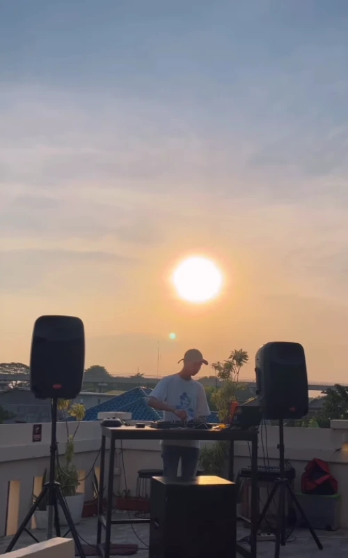 cafe rooftop Jakarta timur
