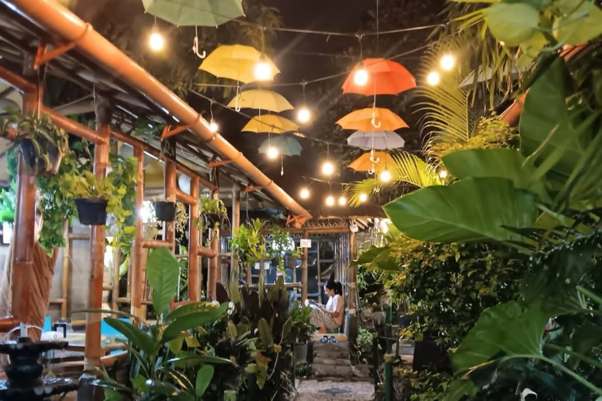 tempat makan keluarga suasana pedesaan di Jakarta